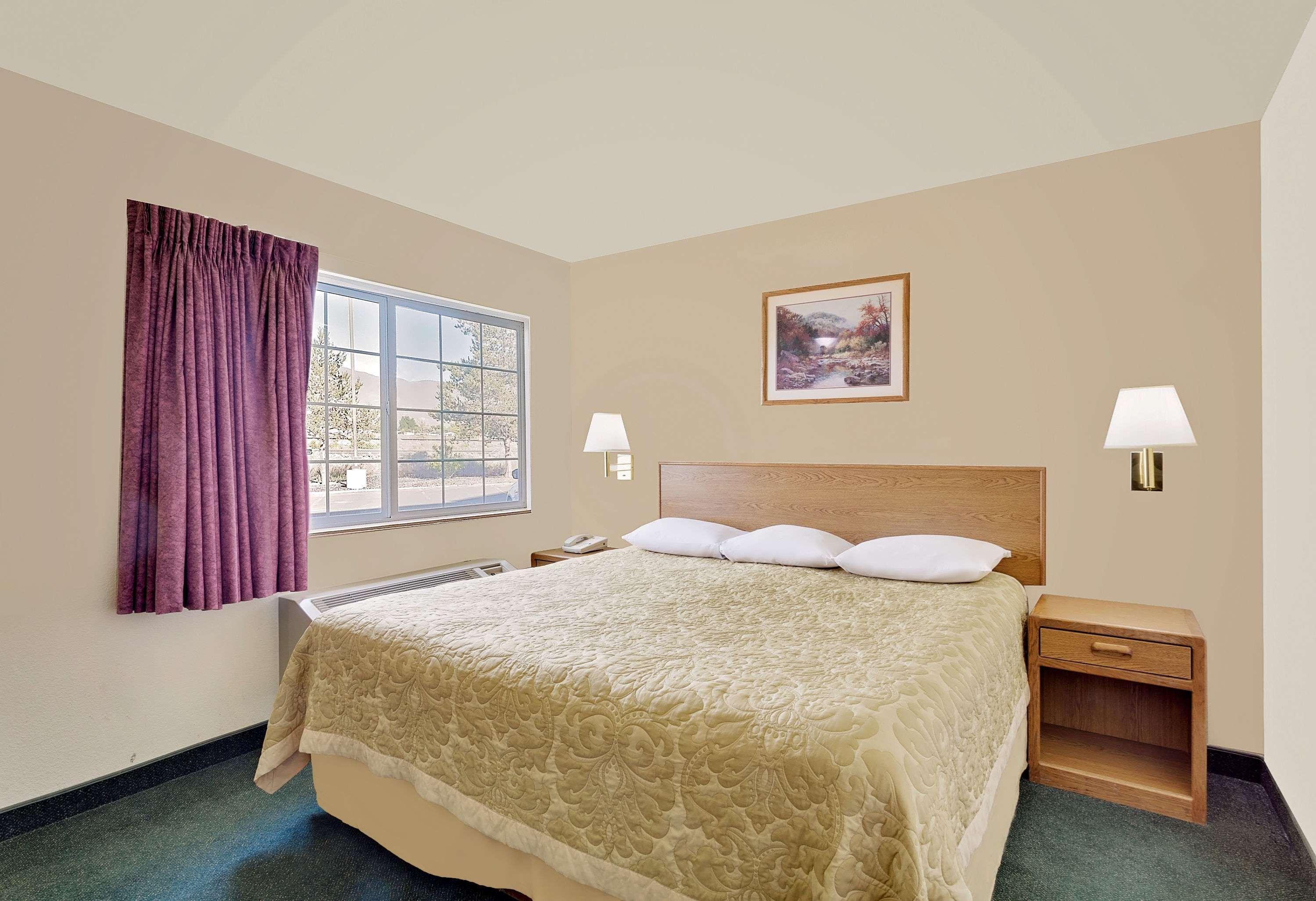 Super 8 By Wyndham Battle Mountain Hotell Exteriör bild