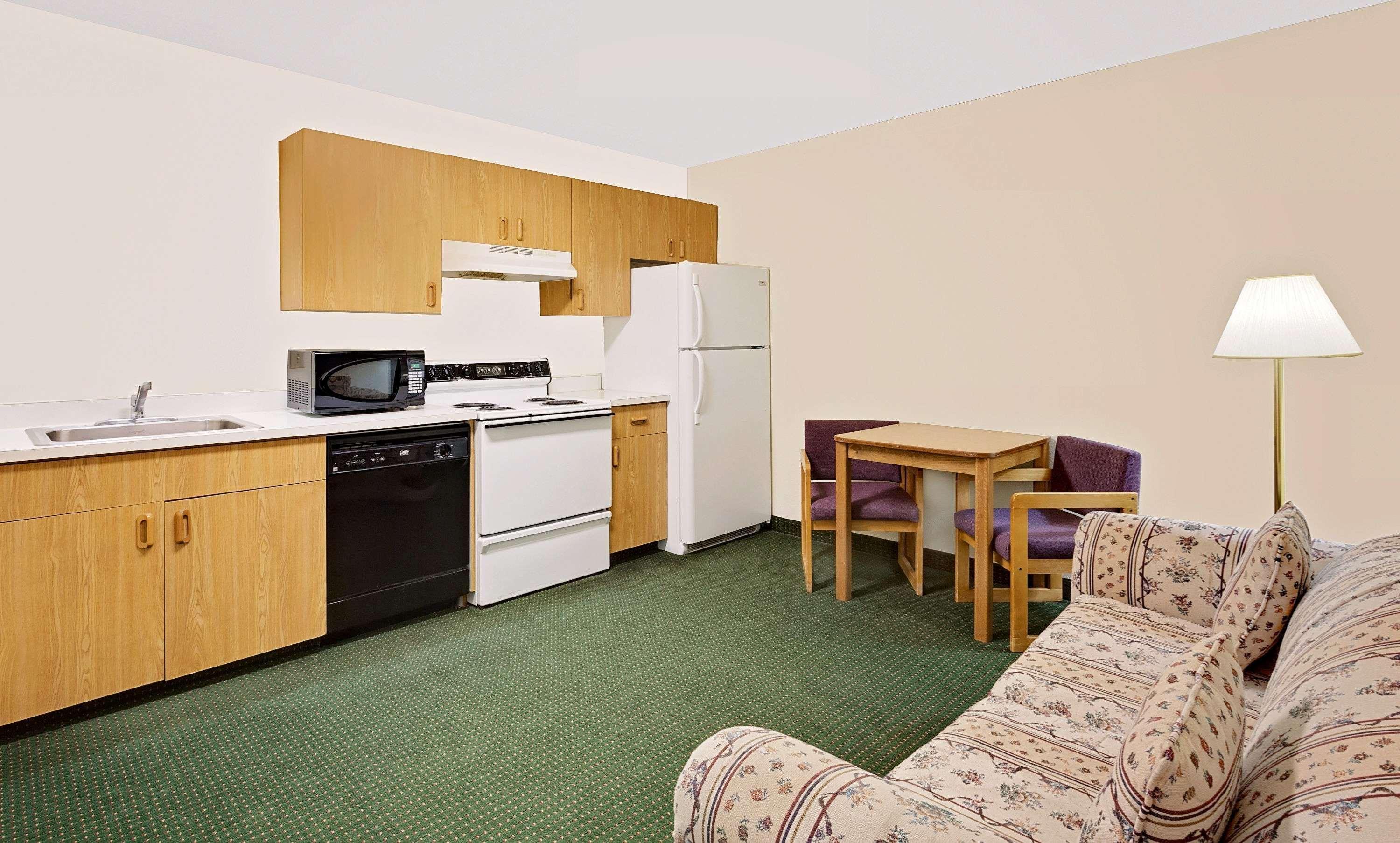 Super 8 By Wyndham Battle Mountain Hotell Exteriör bild