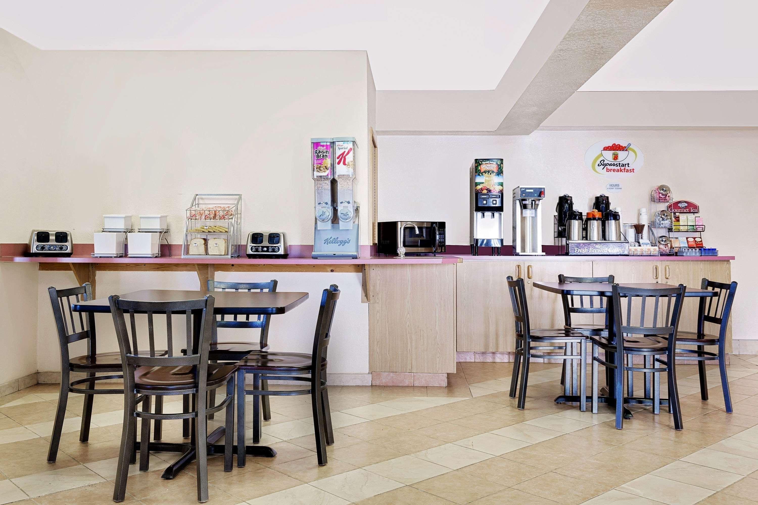 Super 8 By Wyndham Battle Mountain Hotell Exteriör bild