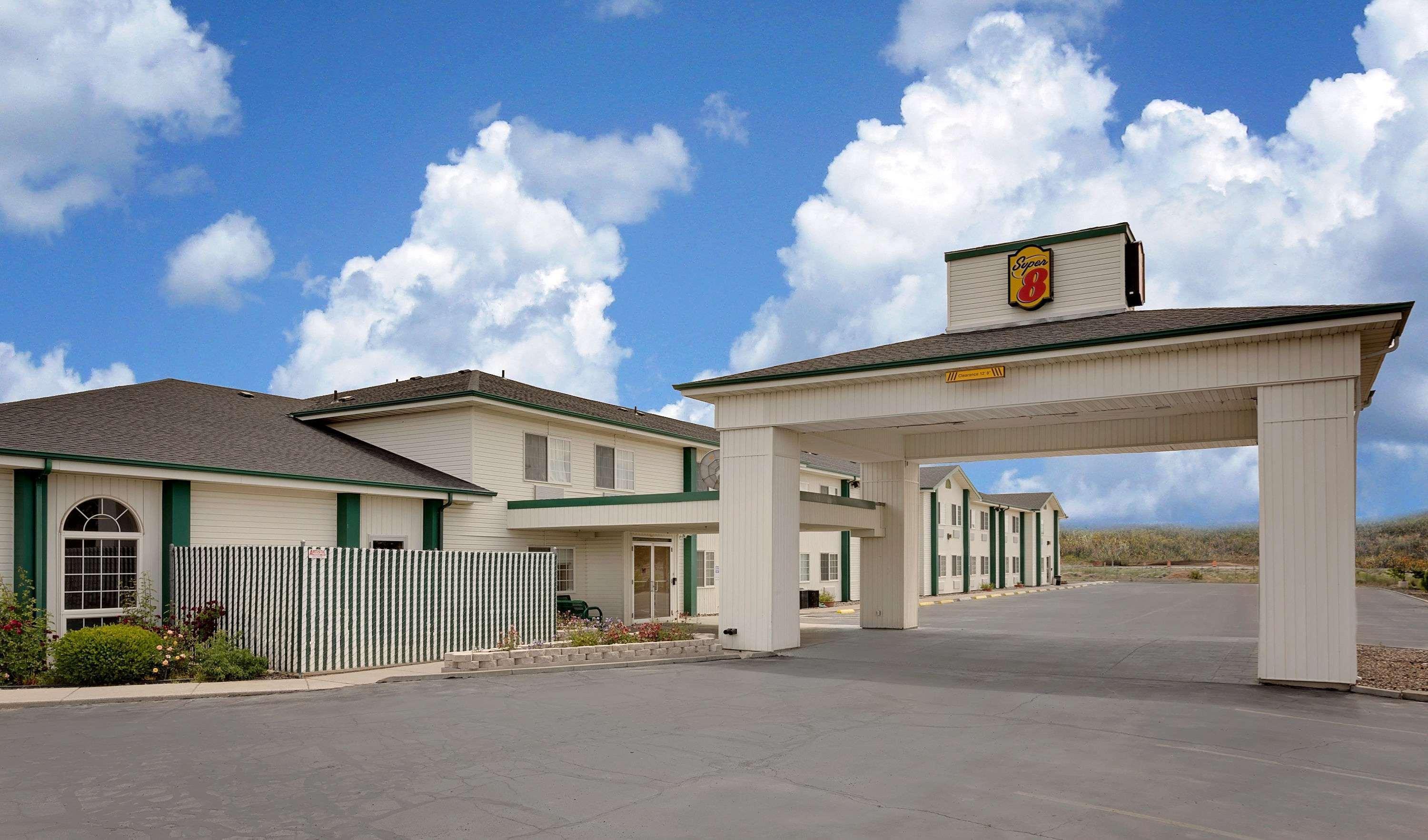 Super 8 By Wyndham Battle Mountain Hotell Exteriör bild