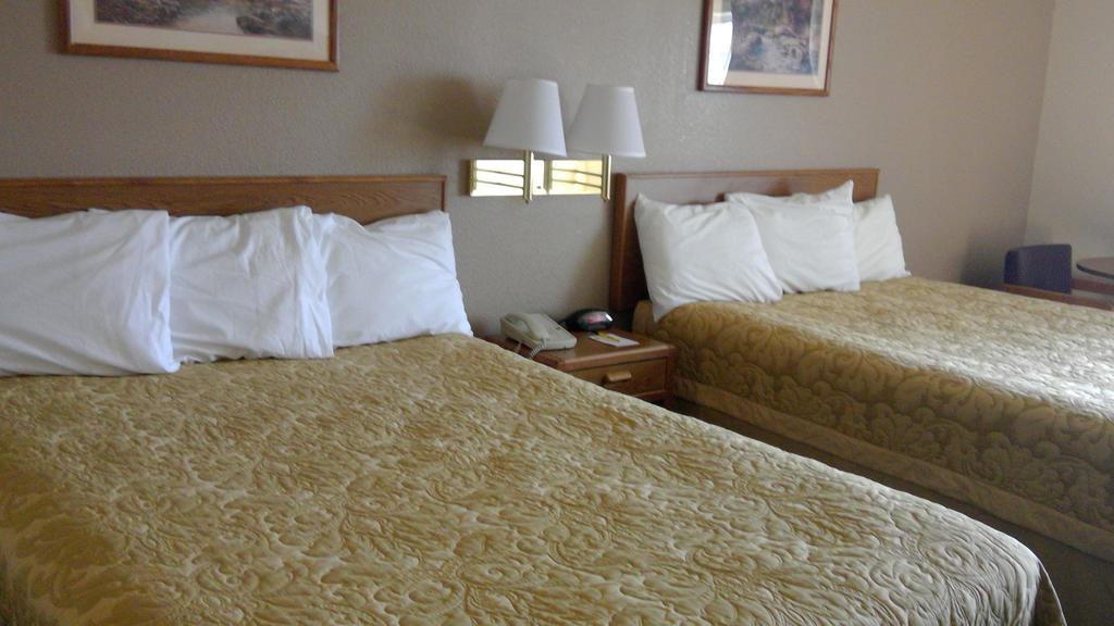 Super 8 By Wyndham Battle Mountain Hotell Rum bild